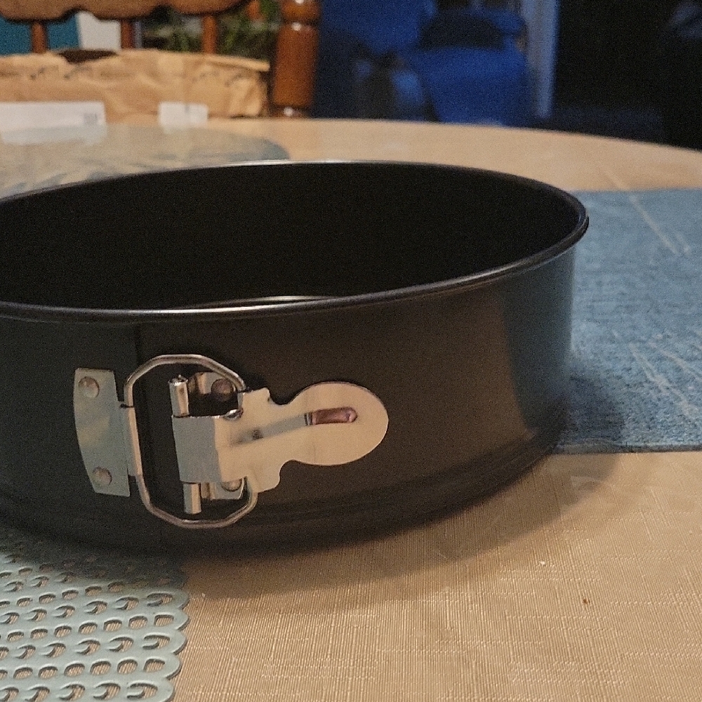 Black Springform Cake Pan - Picture 3 of 4